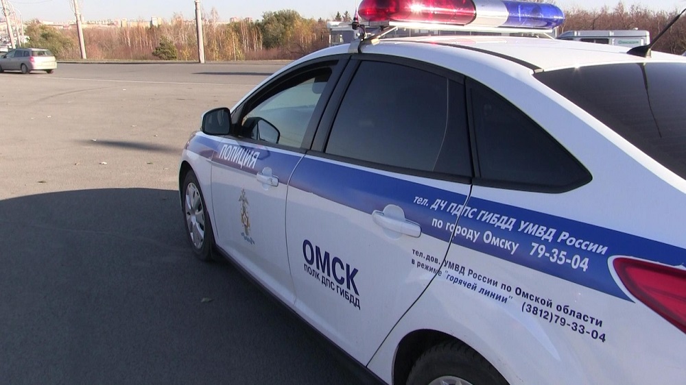 В Омской области 14-летняя девочка, управлявшая скутером, сбила пешехода