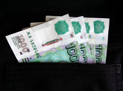 Главу хозотдела омской МСЧ № 4 обвиняют в получении 8 взяток от осуждённых