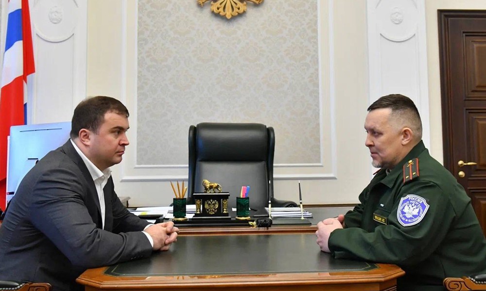 Виталий Хоценко встретился с участником СВО, вернувшимся на госслужбу