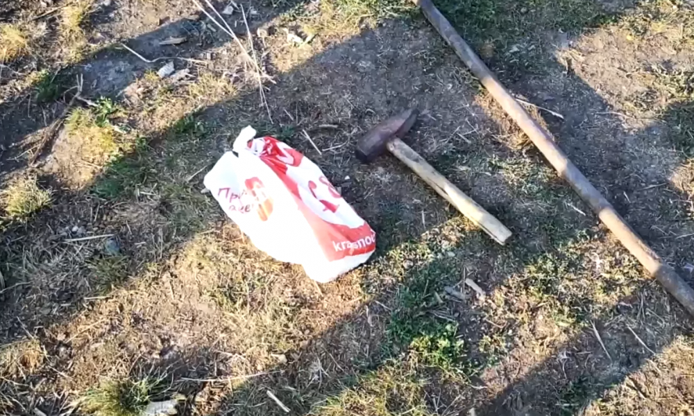 В Омской области мужчина пытался выгородить сына, с которым разворовывал мемориал