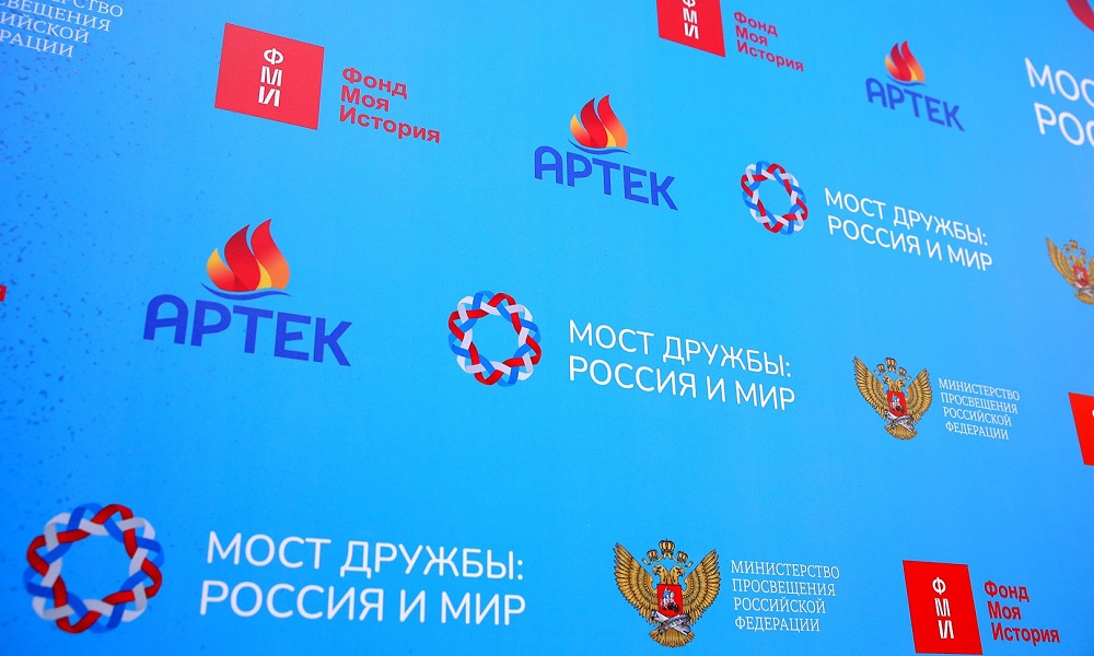Юная омичка, мечта которой исполнилась благодаря «Ёлке желаний», вернулась домой из «Артека»