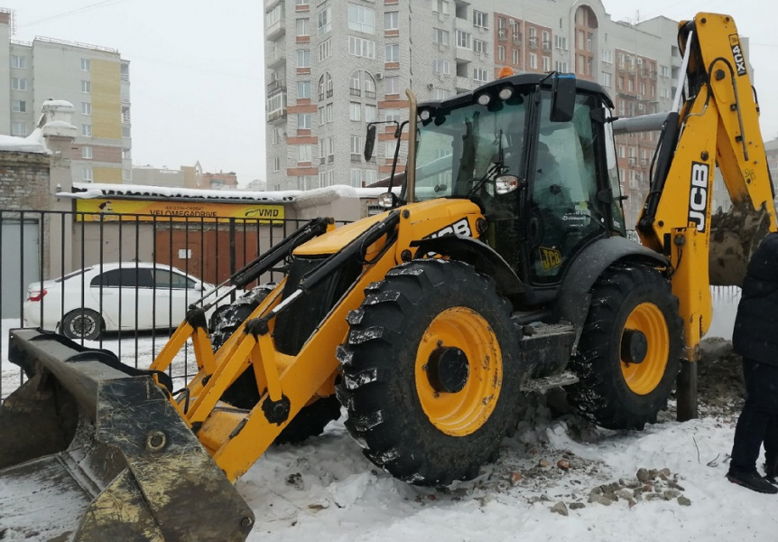 Дорожники очищают Омск после снегопада: публикуем адреса, откуда вывозят снег