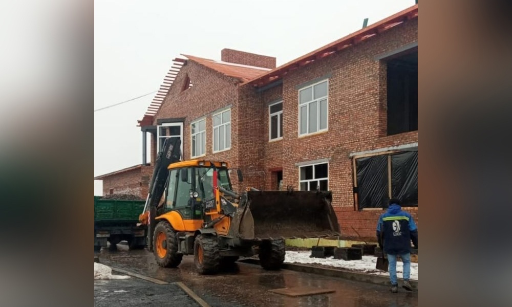 В Большеречье продолжается строительство детского сада на 101 место