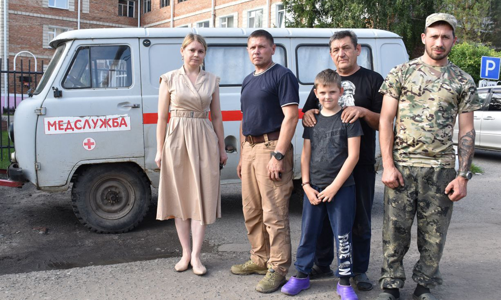 Знаменская ЦРБ передала четыре автомобиля УАЗ для участников СВО