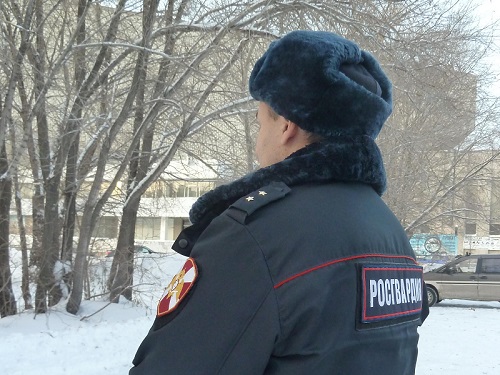 Омич гулял по городу с пакетом марихуаны 