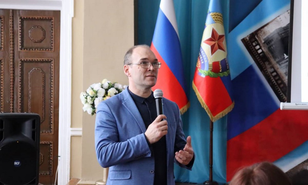 Омский депутат помог стахановчанам в подготовке к участию во всероссийском конкурсе по благоустройству