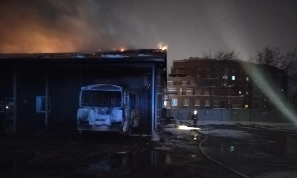 В Омске на улице Молодогвардейской загорелся автобус