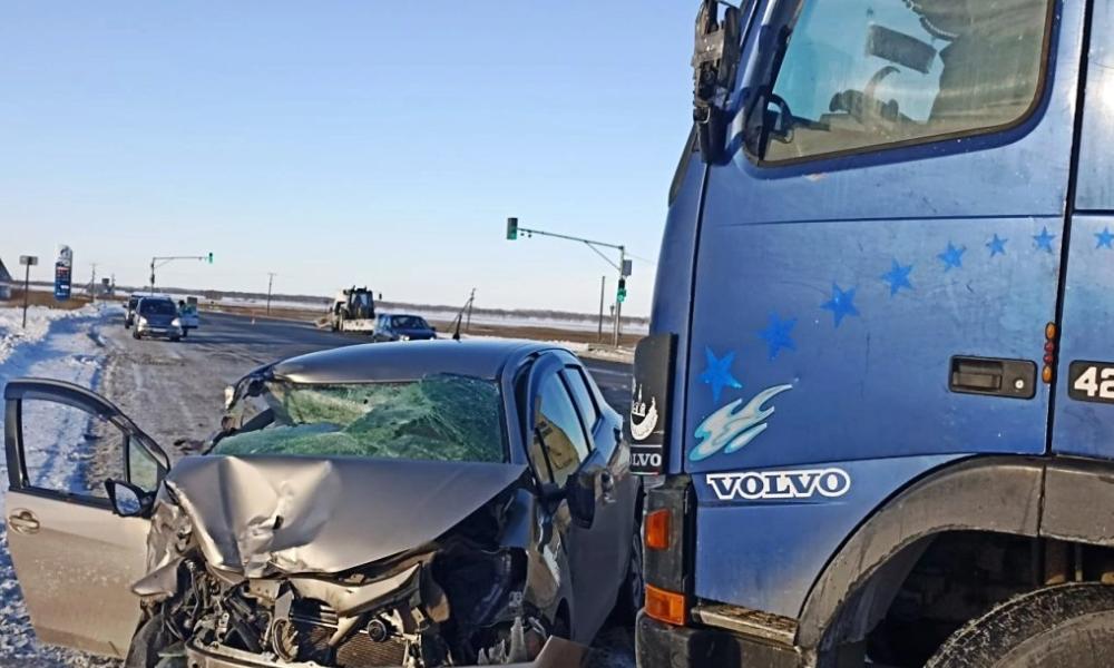 На трассе в Омской области произошло ДТП с участием 5 автомобилей 