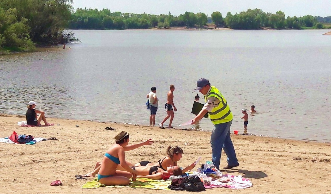 Более 200 человек контролируют безопасность омичей на воде