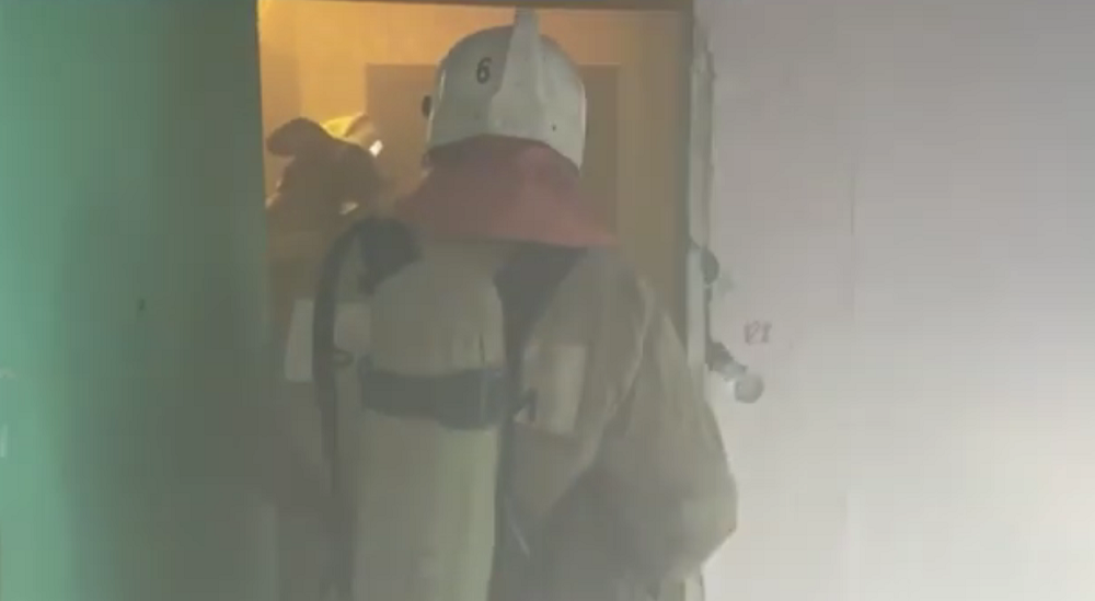 Пять пожарных машин и более 20 человек тушили возгорание на ул. Химиков