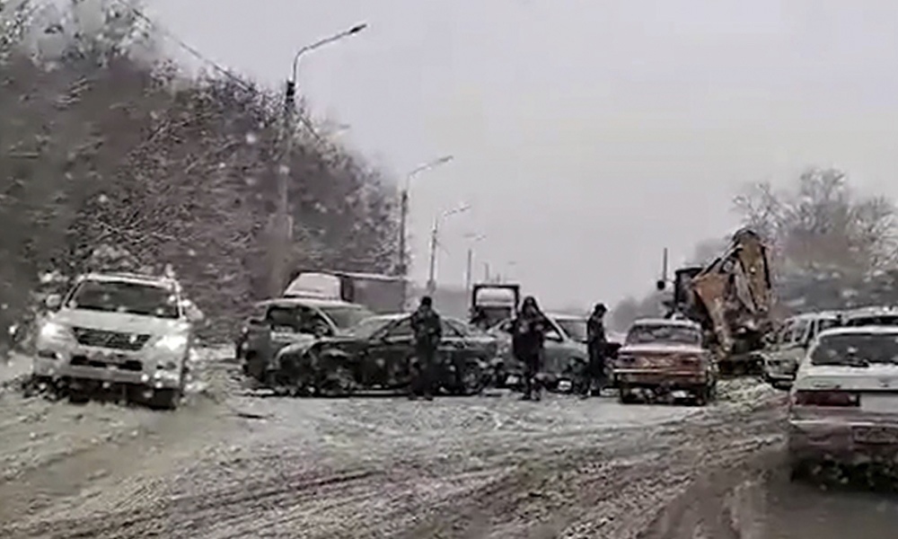 На Красноярском тракте столкнулись сразу пять автомобилей