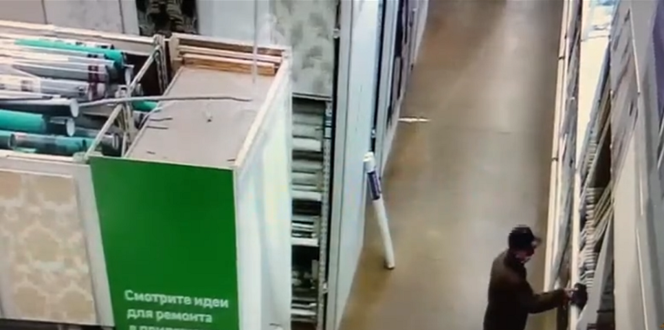 Омич, который унёс из магазина чужую сумку, не предполагал, что совершает преступление