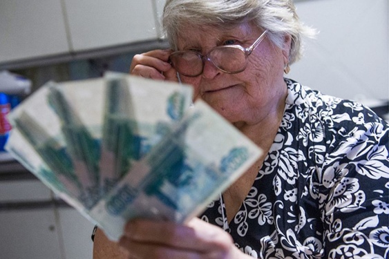 Приносить пенсии омичам на дом почтальоны начнут с 3 января