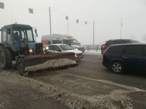 В Омске борются с последствиями снегопада