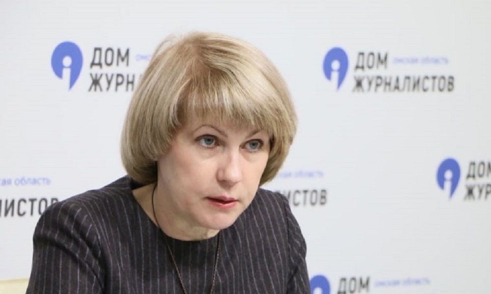 Омский министр образования проинспектировала ход ремонта школы в Марьяновке
