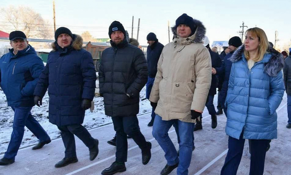 Губернатор Омской области проверил строительство новой школы в Исилькуле