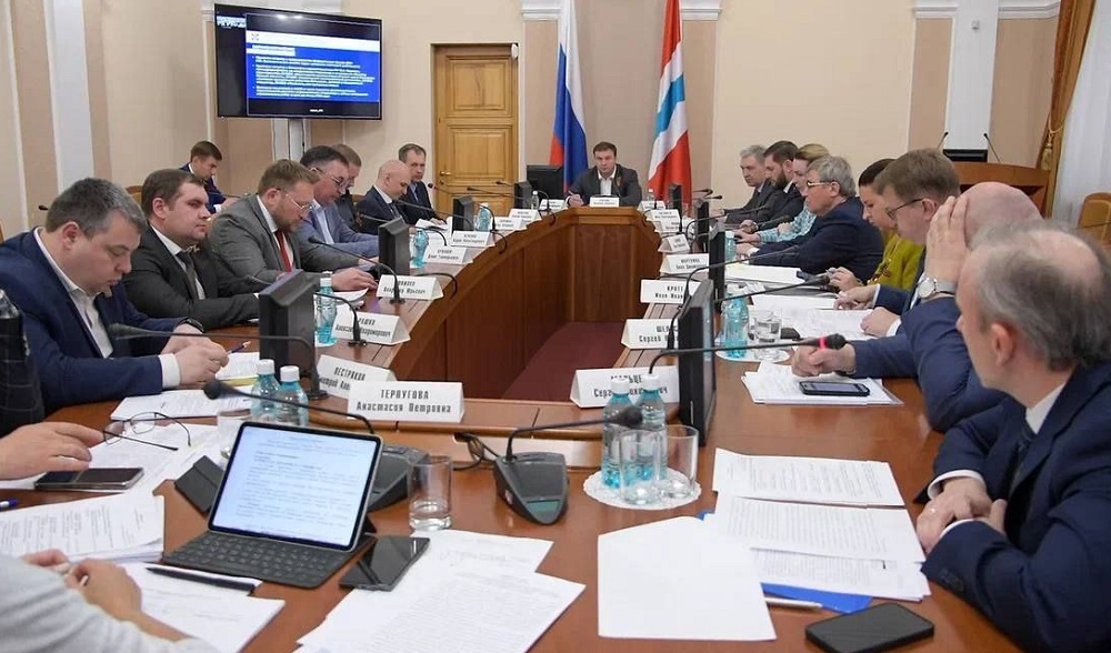Виталий Хоценко провёл встречу с представителями Омской области в обеих палатах парламента 