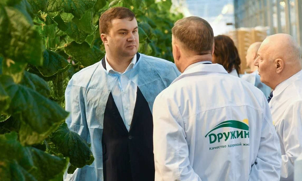 Виталий Хоценко посетил круглогодичный тепличный комплекс в Дружино