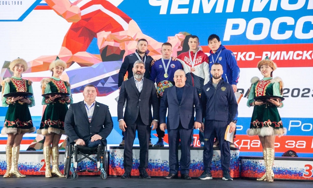 Омич Адлет Тюлюбаев завоевал бронзовую медаль чемпионата России по греко-римской борьбе