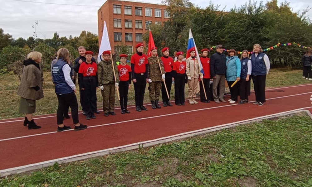 На стадионе школы №10 появилась новая беговая дорожка
