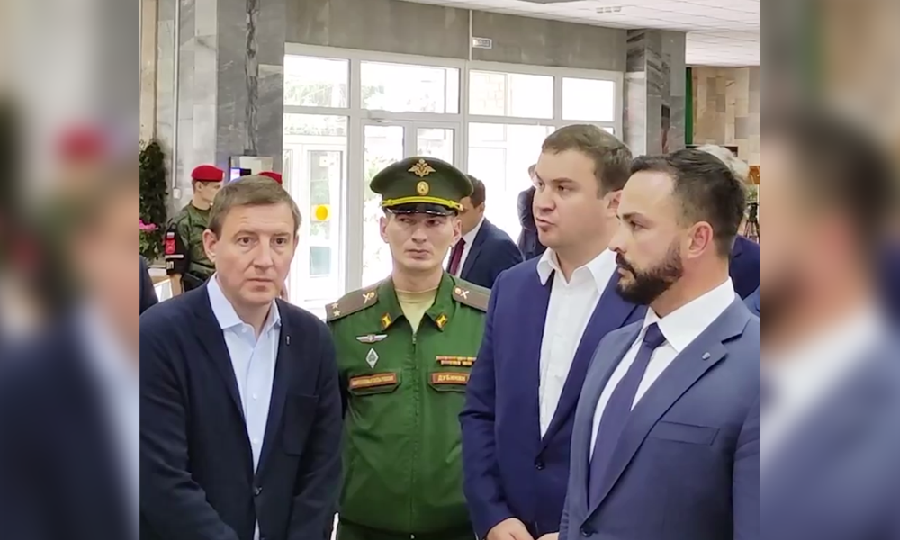 Хоценко совместно с Турчаком и Серышевым посетил центр отбора контрактников «Сириус»