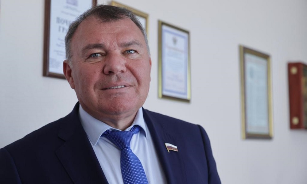 Депутат Госдумы РФ Александр Ремезков поздравил омичей с Днём народного единства
